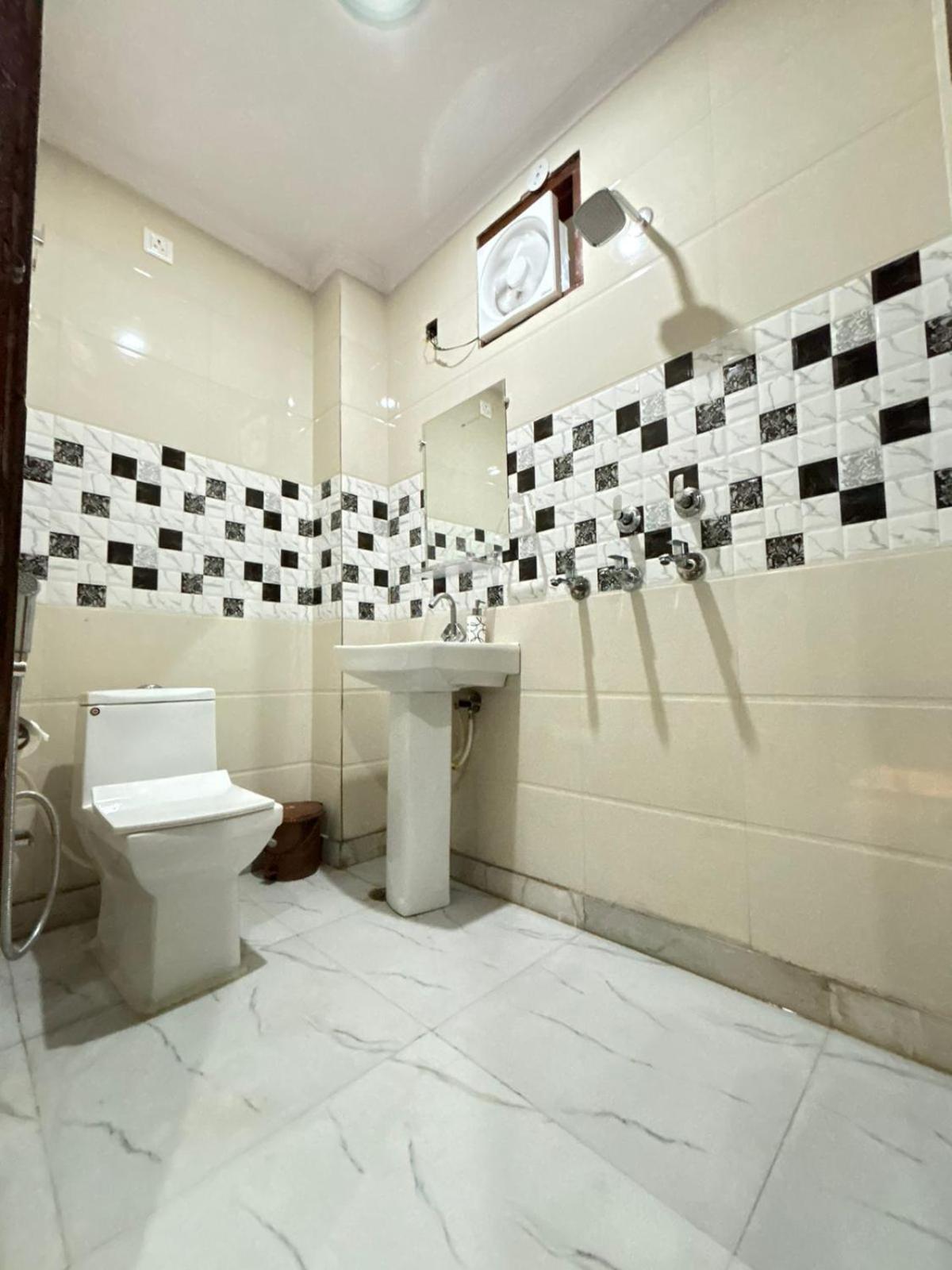 Thehrav Apartment