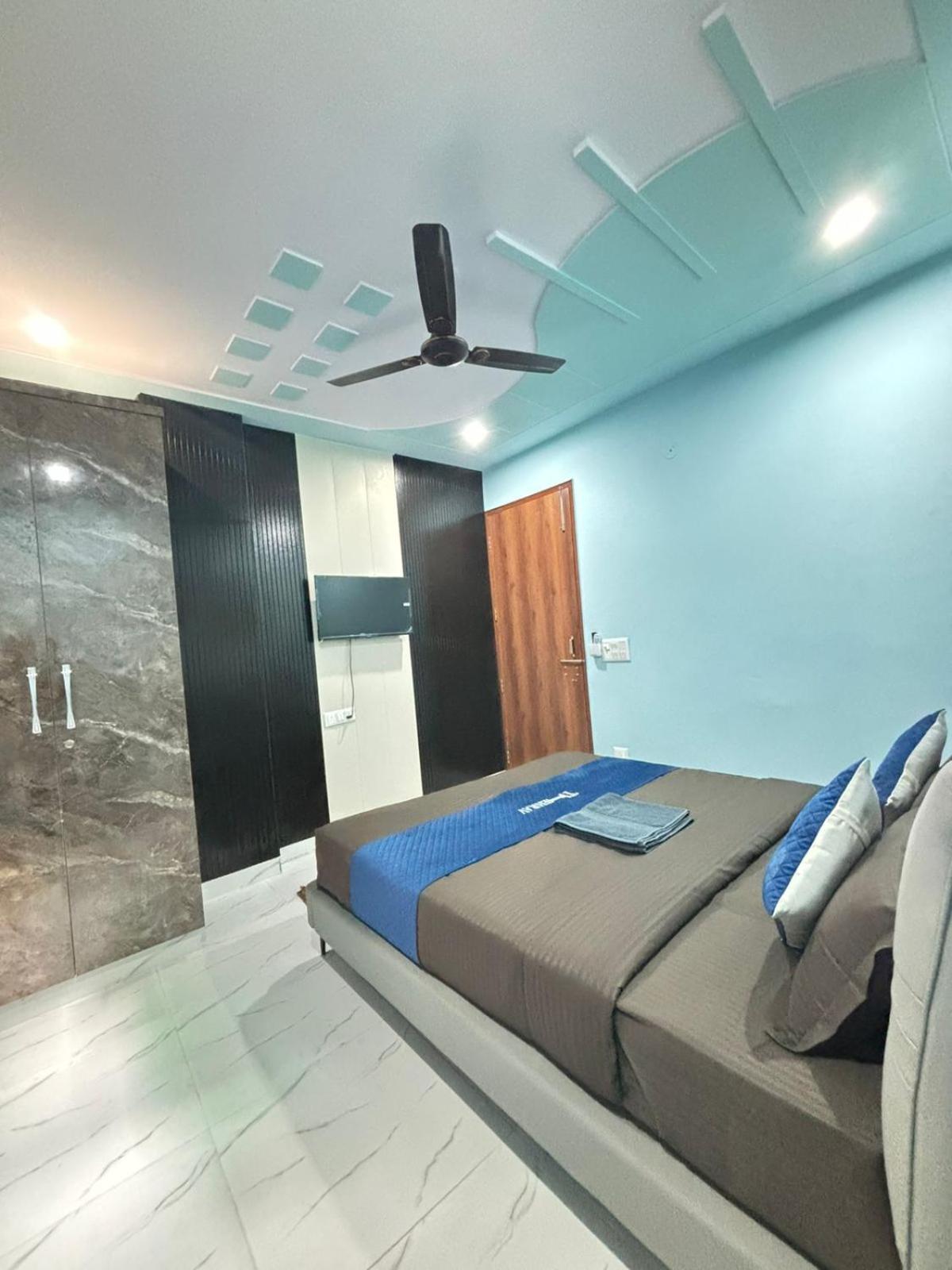 Thehrav Apartment New Delhi