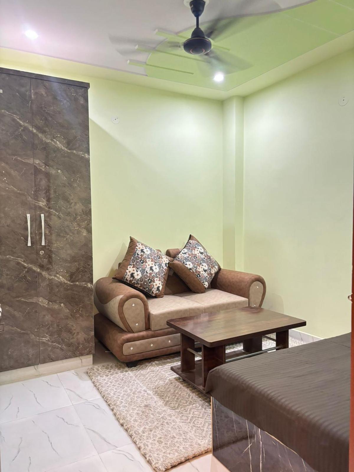 Thehrav Apartment
