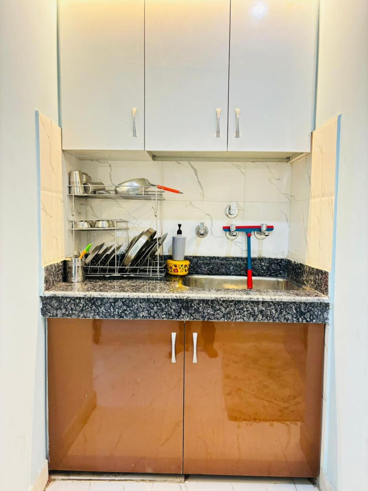 Thehrav Apartment New Delhi