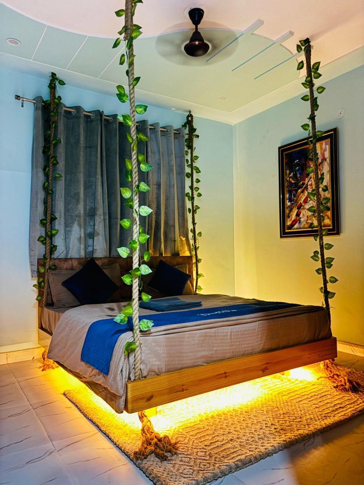 Thehrav Apartment New Delhi